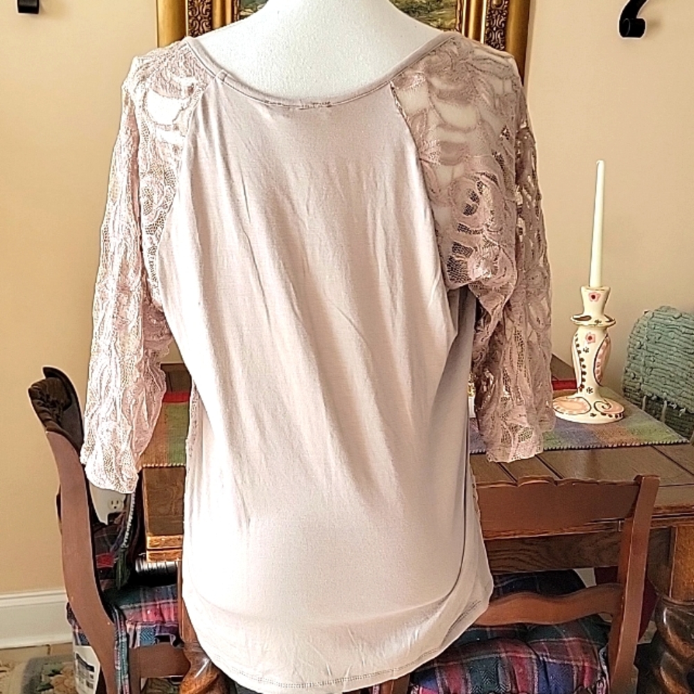 B'LEEV TOP SIZE MEDIUM - Picture 2 of 4